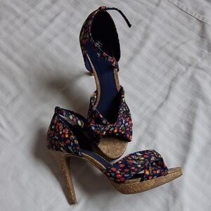 FIONI Clothing Multicolor Floral Heels